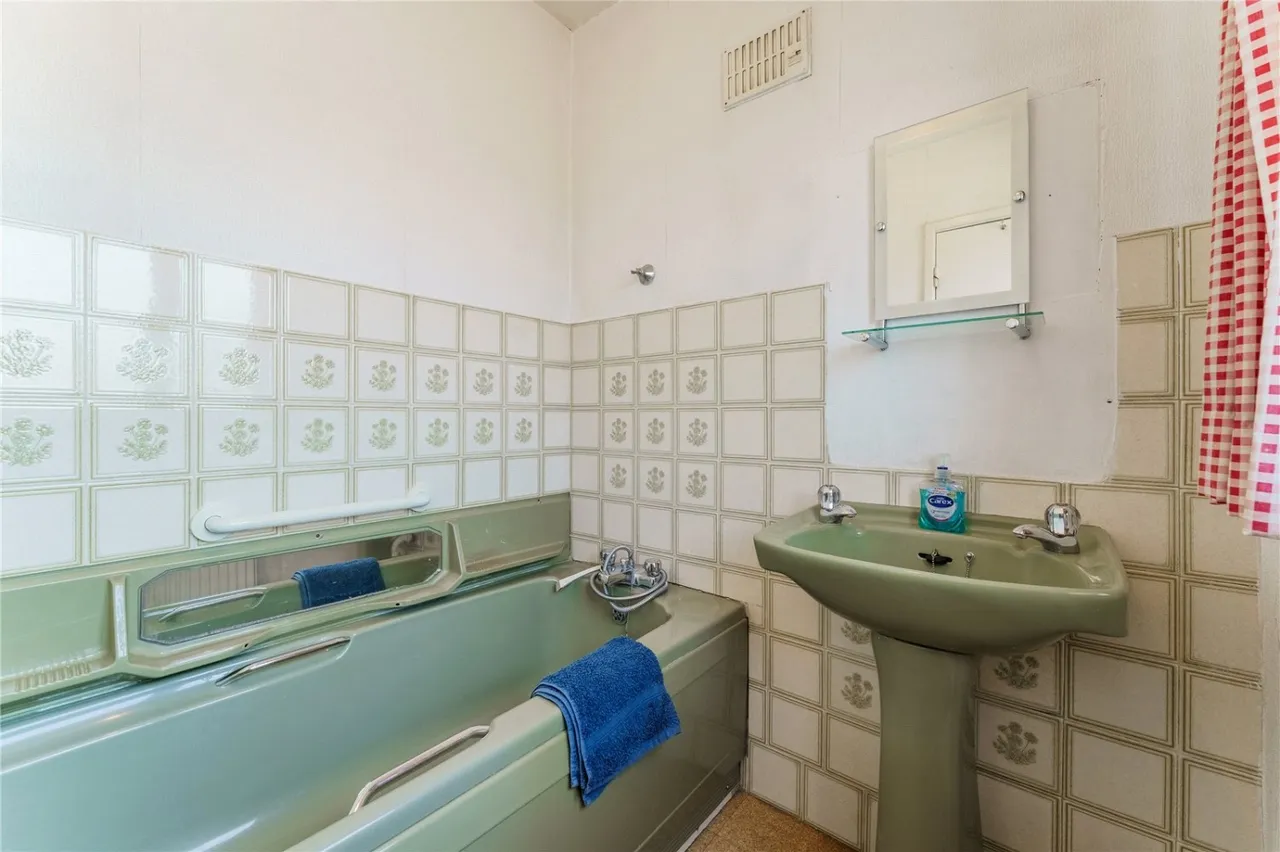 Victor Road, South Kirkby, WF9, photo 6