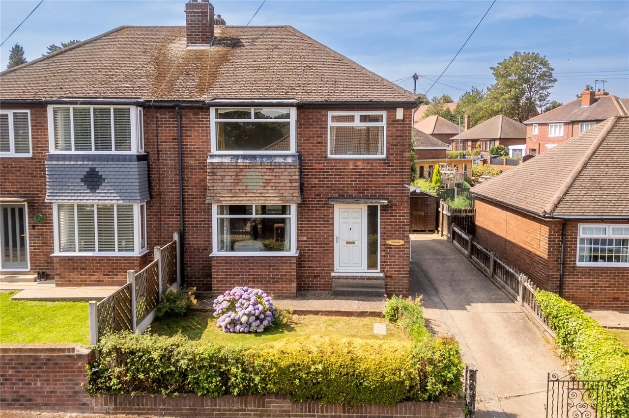 3 bed house for sale, Victor Road, South Kirkby, WF9