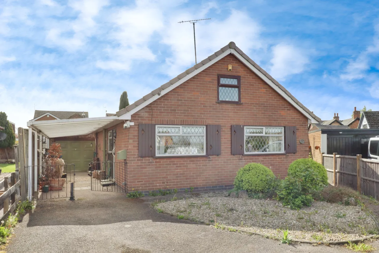 3 bed house for sale — Orchard Close, Loughborough