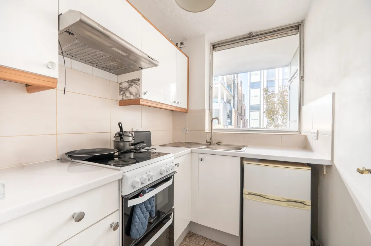 Flat 2, 202 Kensington Church Street, London, photo 4