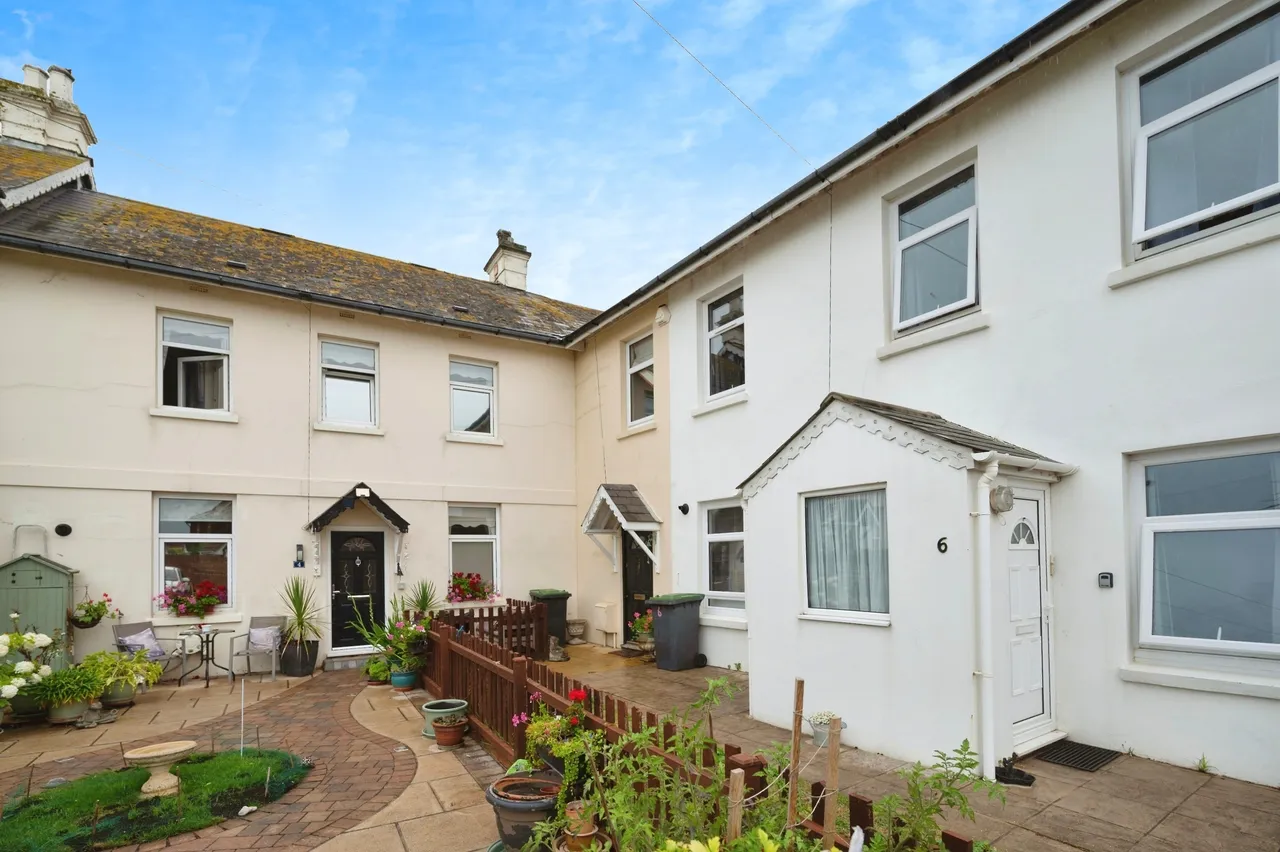 2 bed house for sale, Suntrap Gardens, Sea Front, PO11
