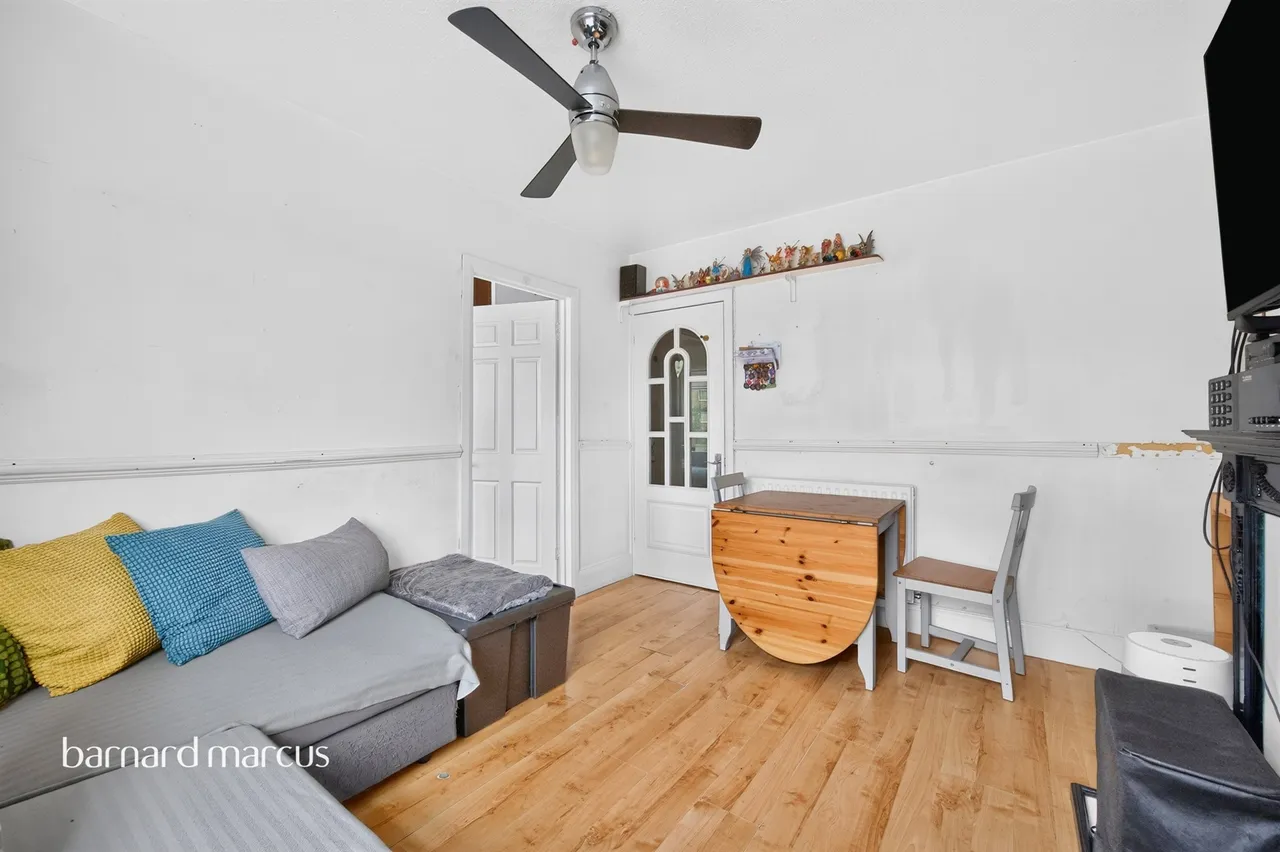Gilders Road, Chessington, KT9, photo 2
