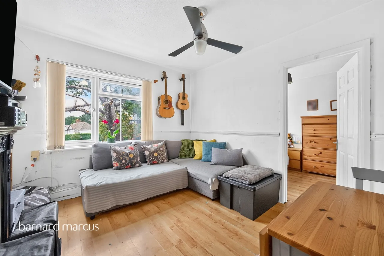 Gilders Road, Chessington, KT9, photo 3