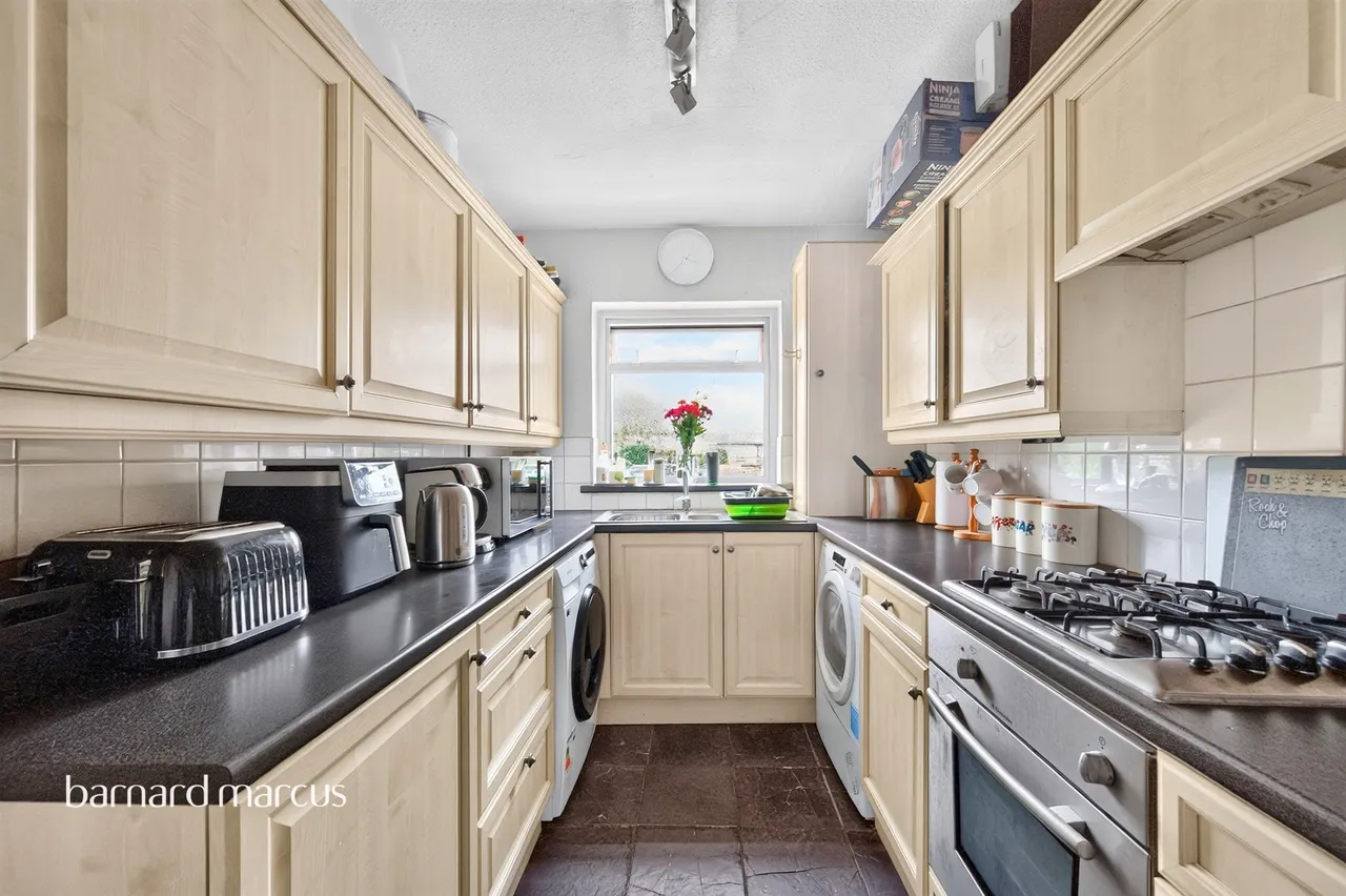 Gilders Road, Chessington, KT9, photo 4