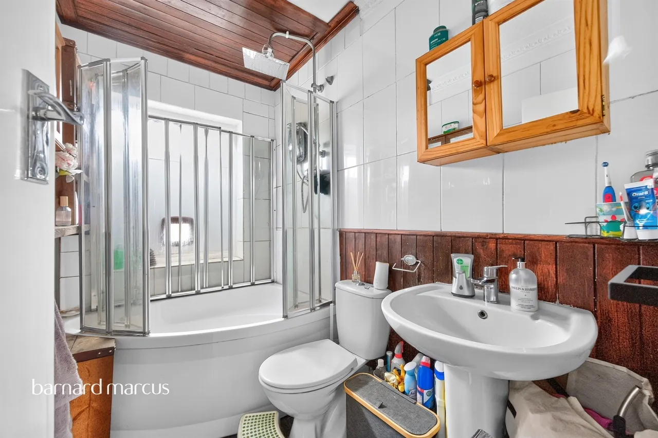 Gilders Road, Chessington, KT9, photo 7