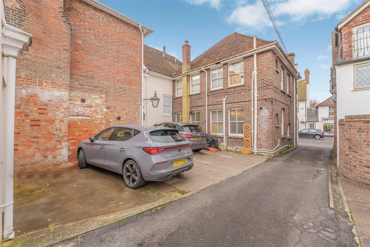 High Street, West Malling, photo 18