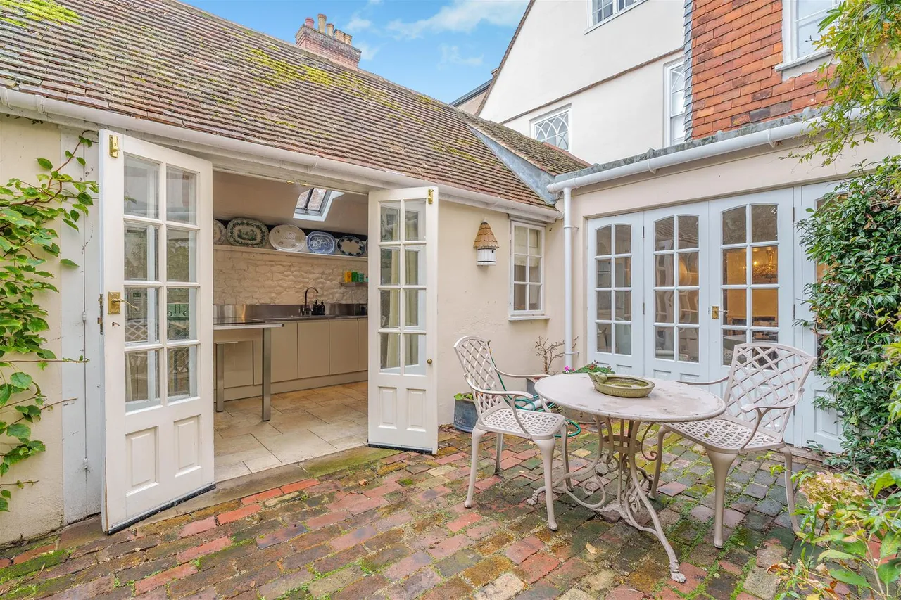 High Street, West Malling, photo 15
