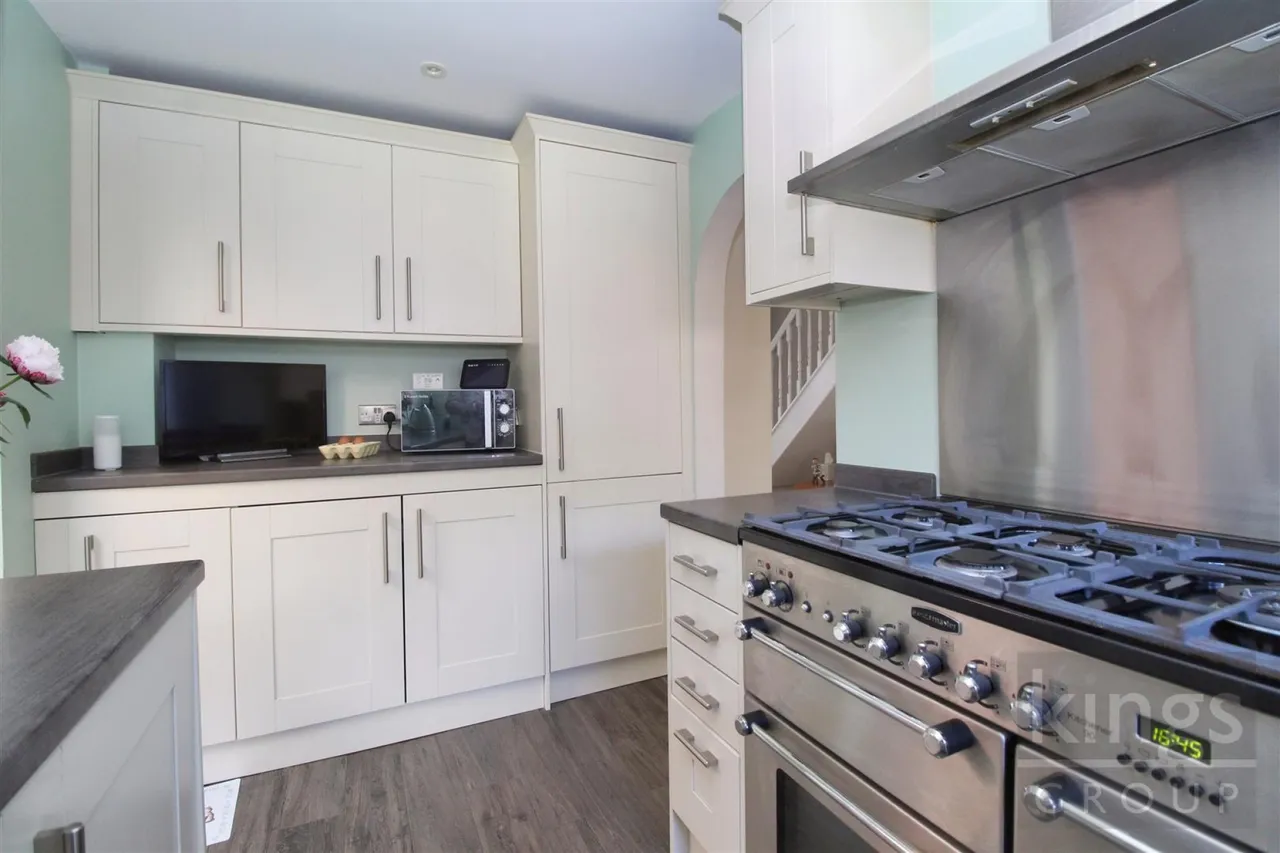 Brickcroft, Broxbourne, photo 8