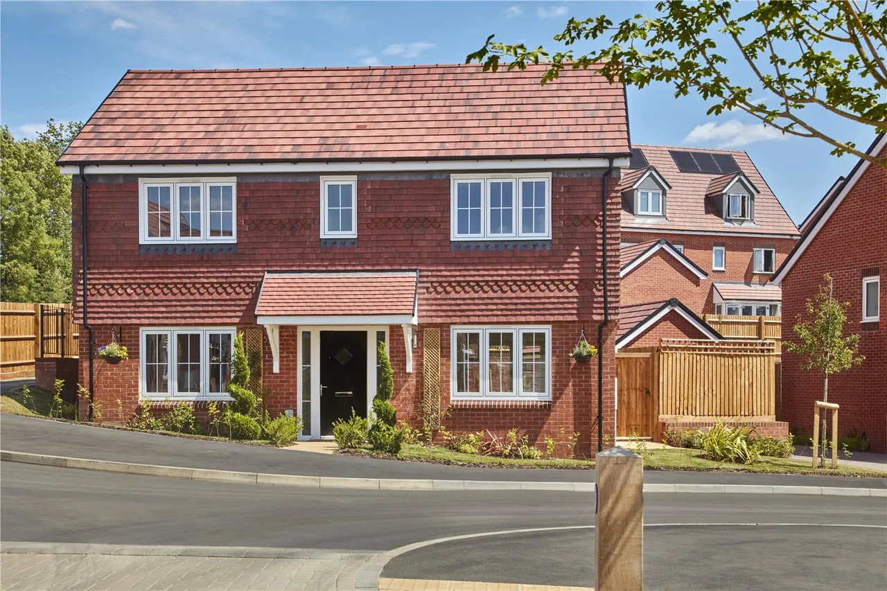 4 bed house for sale — King George's Vale, Coronation Avenue, Cuffley, Hertfordshire, EN6 4FH