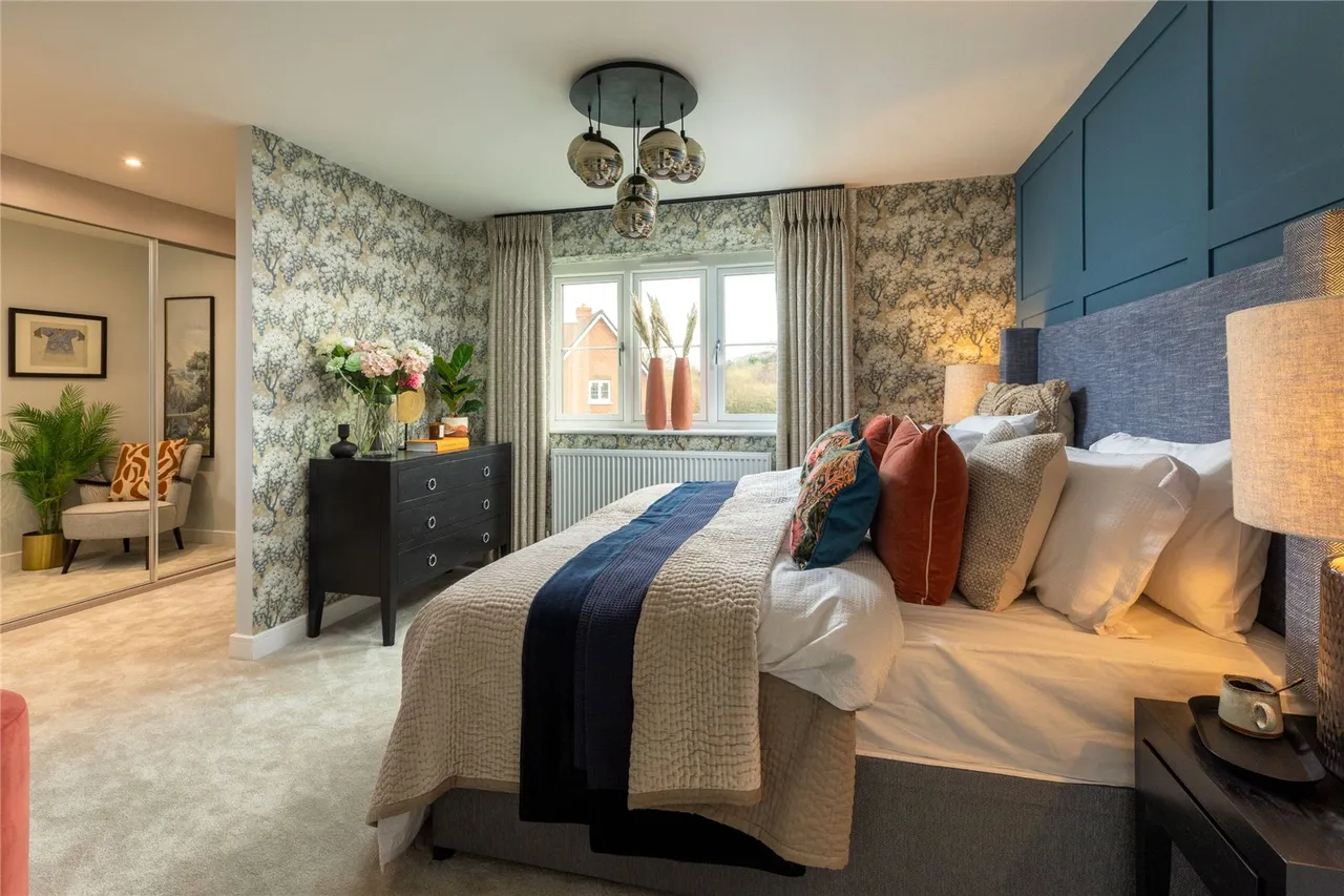 King George's Vale, Coronation Avenue, Cuffley, Hertfordshire, EN6 4FH, photo 12