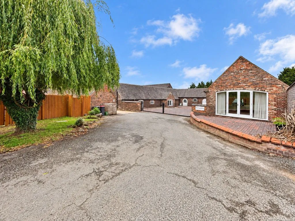 Coventry Road, Kingsbury, B78, photo 2