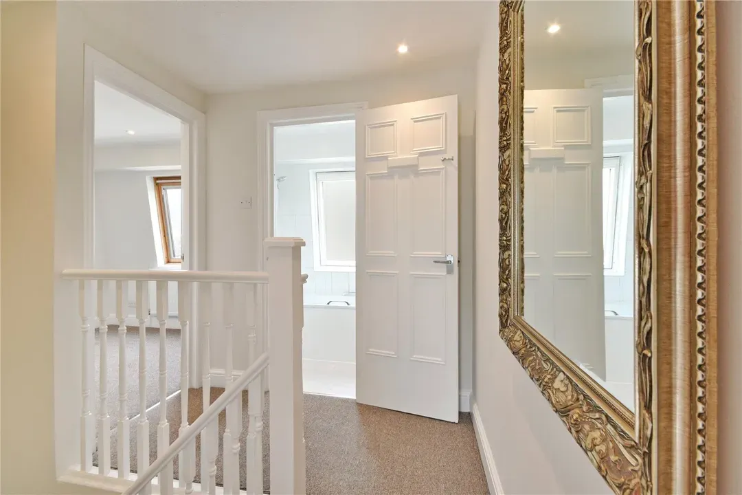 Goldhawk Road, Shepherd's Bush, London, W12, photo 9