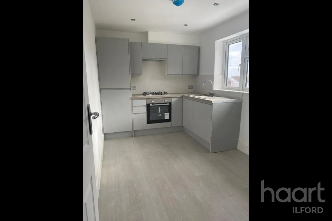 1 bed flat to rent, Huntsman Road, IG6