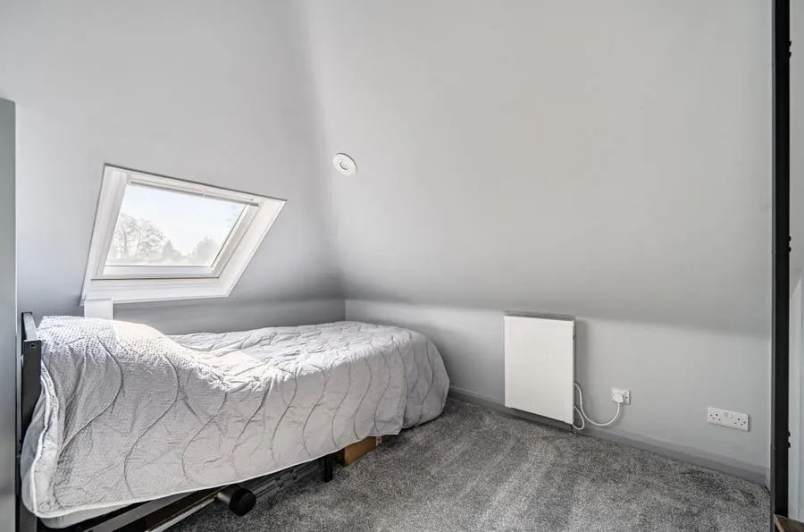 Hersham Road, Walton-On-Thames, KT12, photo 13