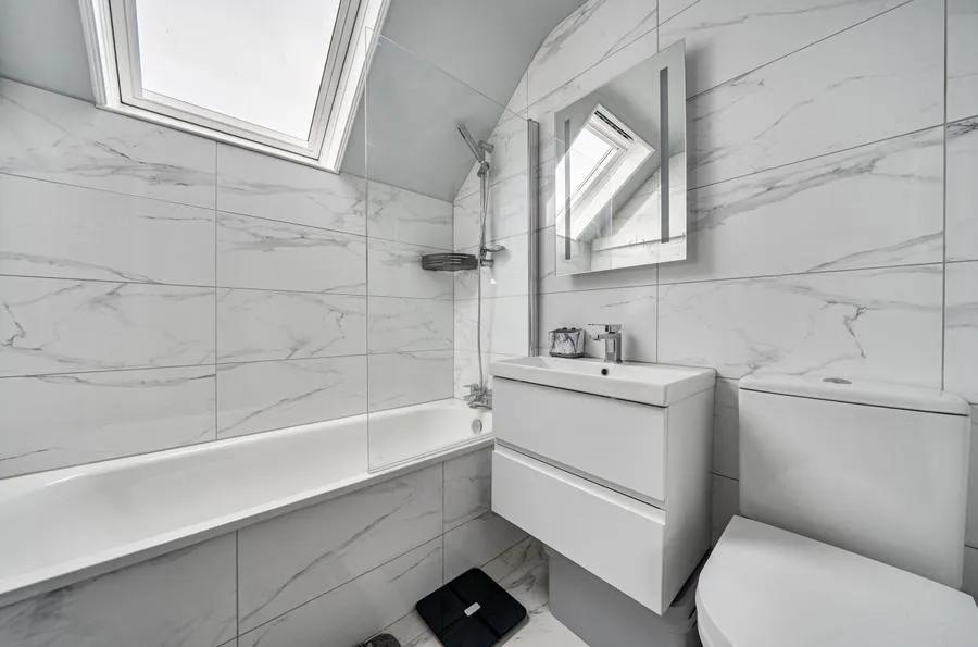 Hersham Road, Walton-On-Thames, KT12, photo 14
