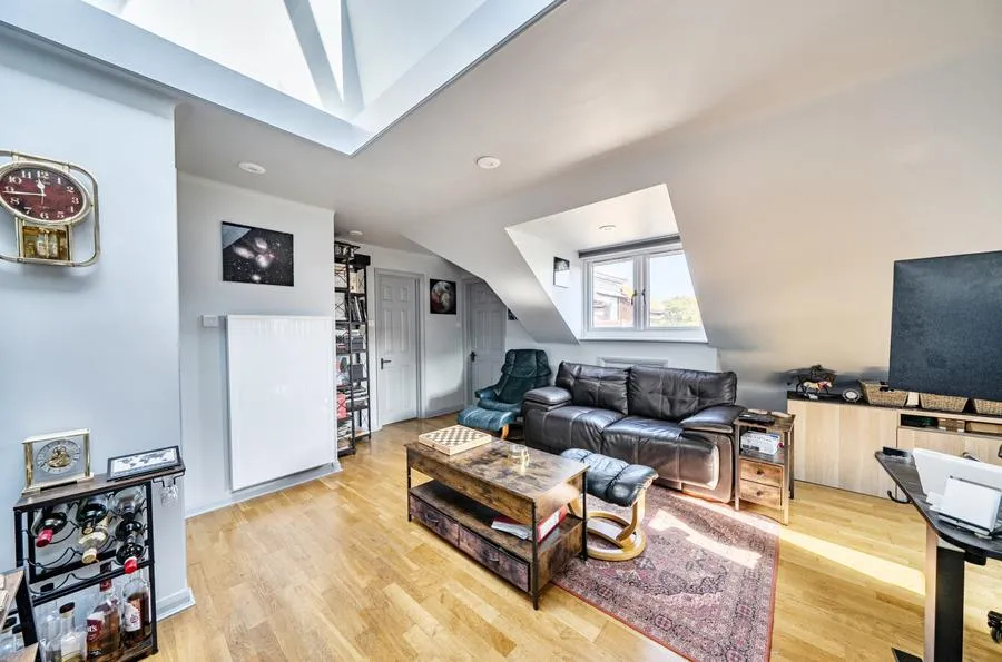 Hersham Road, Walton-On-Thames, KT12, photo 7