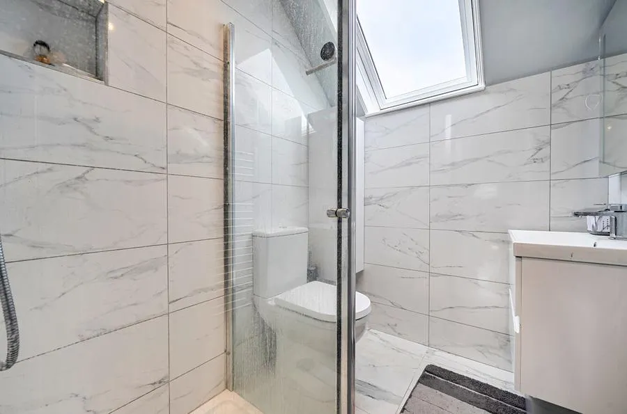 Hersham Road, Walton-On-Thames, KT12, photo 12