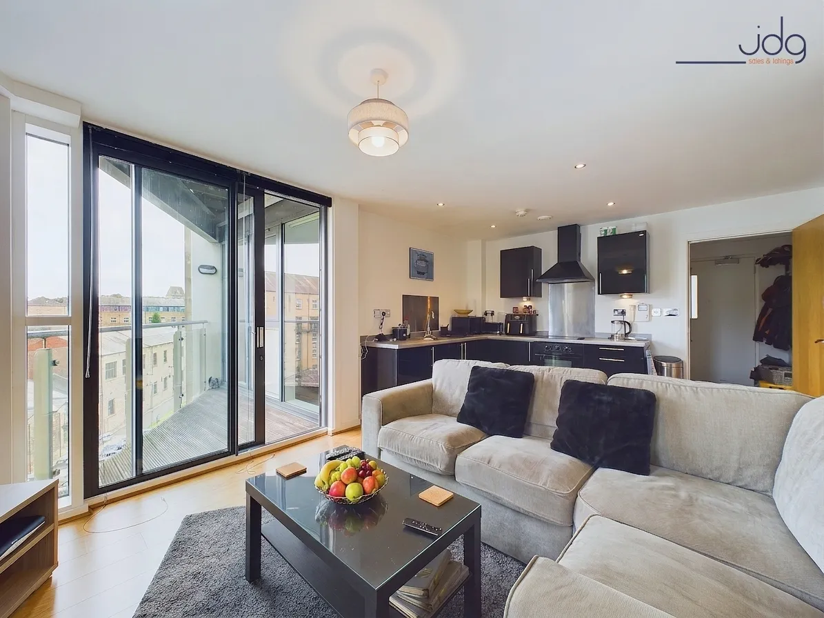 Court View House, a fabulous canal side apartment, LA1, photo 3