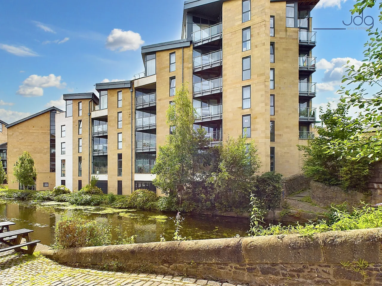 Court View House, a fabulous canal side apartment, LA1, photo 9