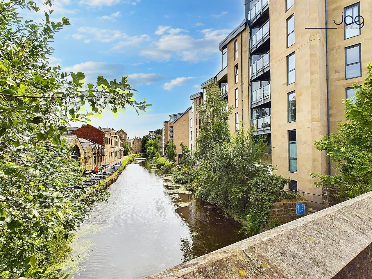 1 bed flat for sale, Court View House, a fabulous canal side apartment, LA1