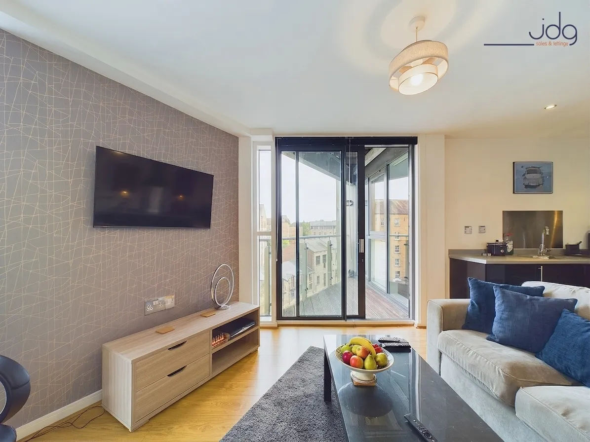 Court View House, a fabulous canal side apartment, LA1, photo 5