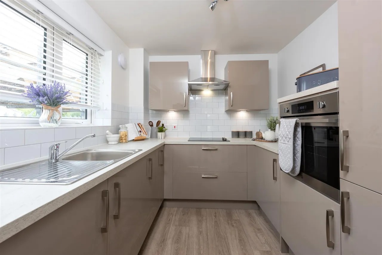 Commercial Road, Paddock Wood, TN12, photo 3