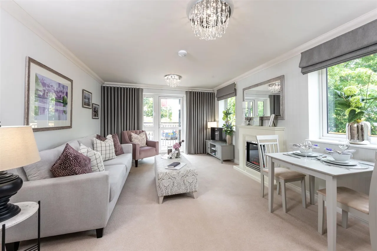 2 bed flat to rent, Commercial Road, Paddock Wood, TN12