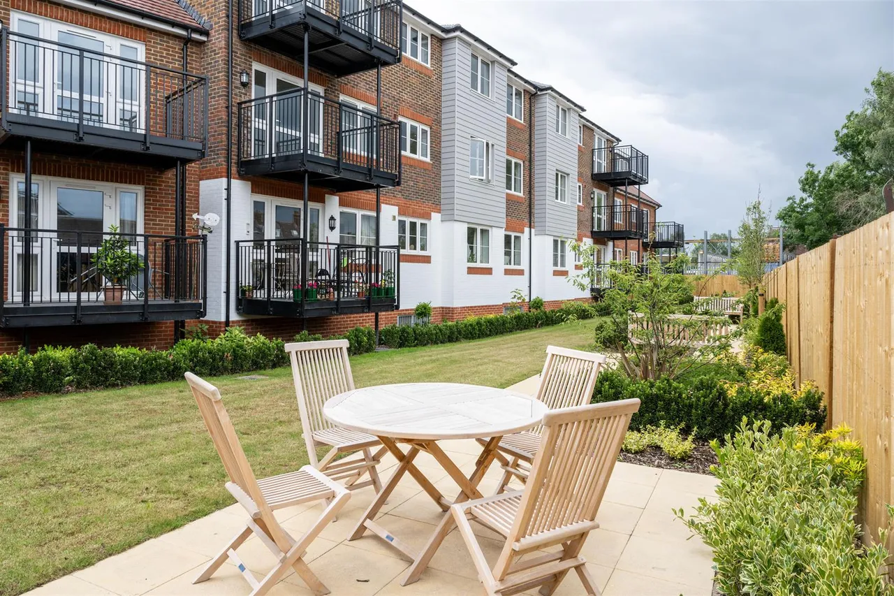 Commercial Road, Paddock Wood, TN12, photo 8
