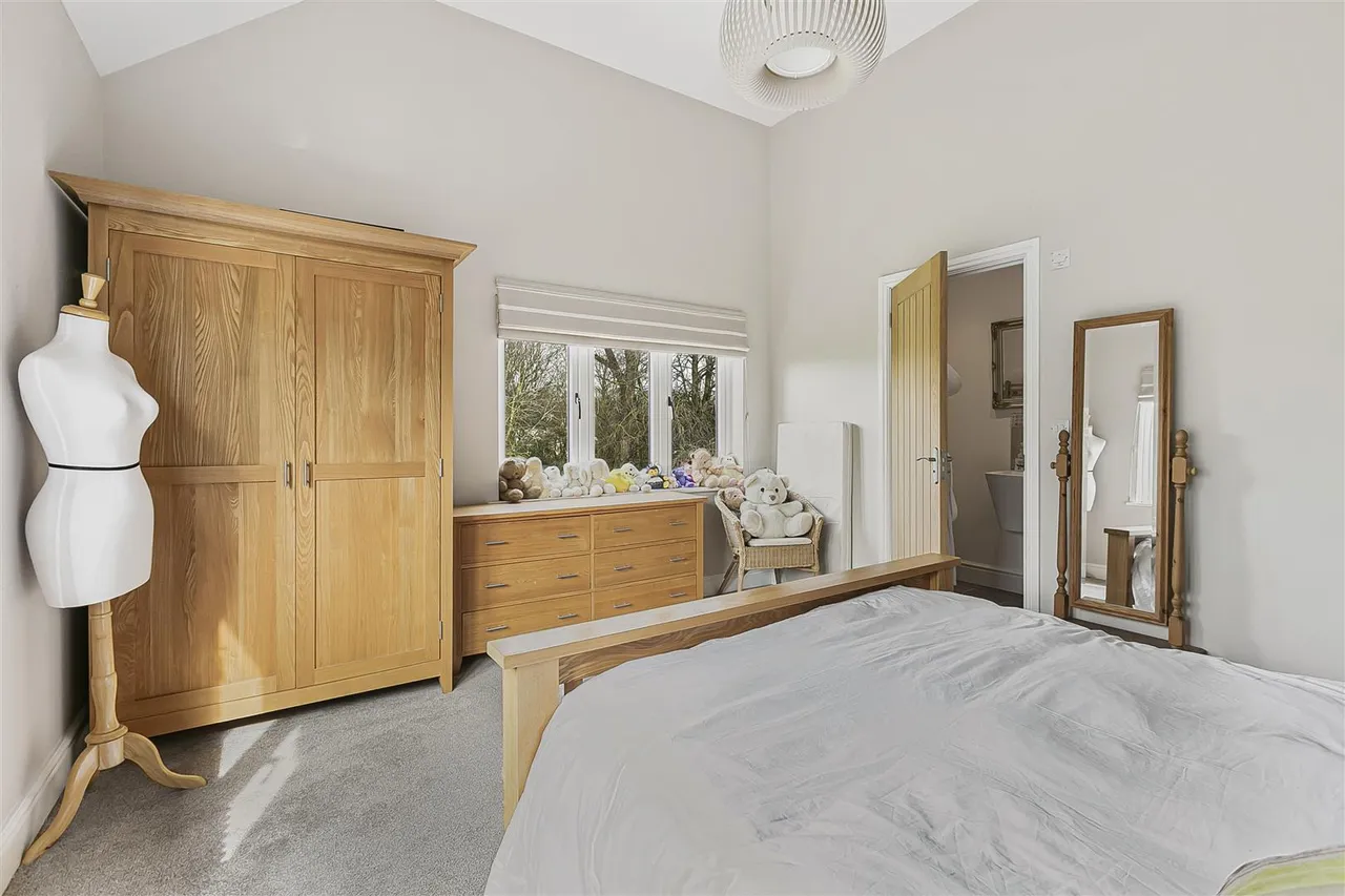 Langley Lower Green, CB11, photo 18