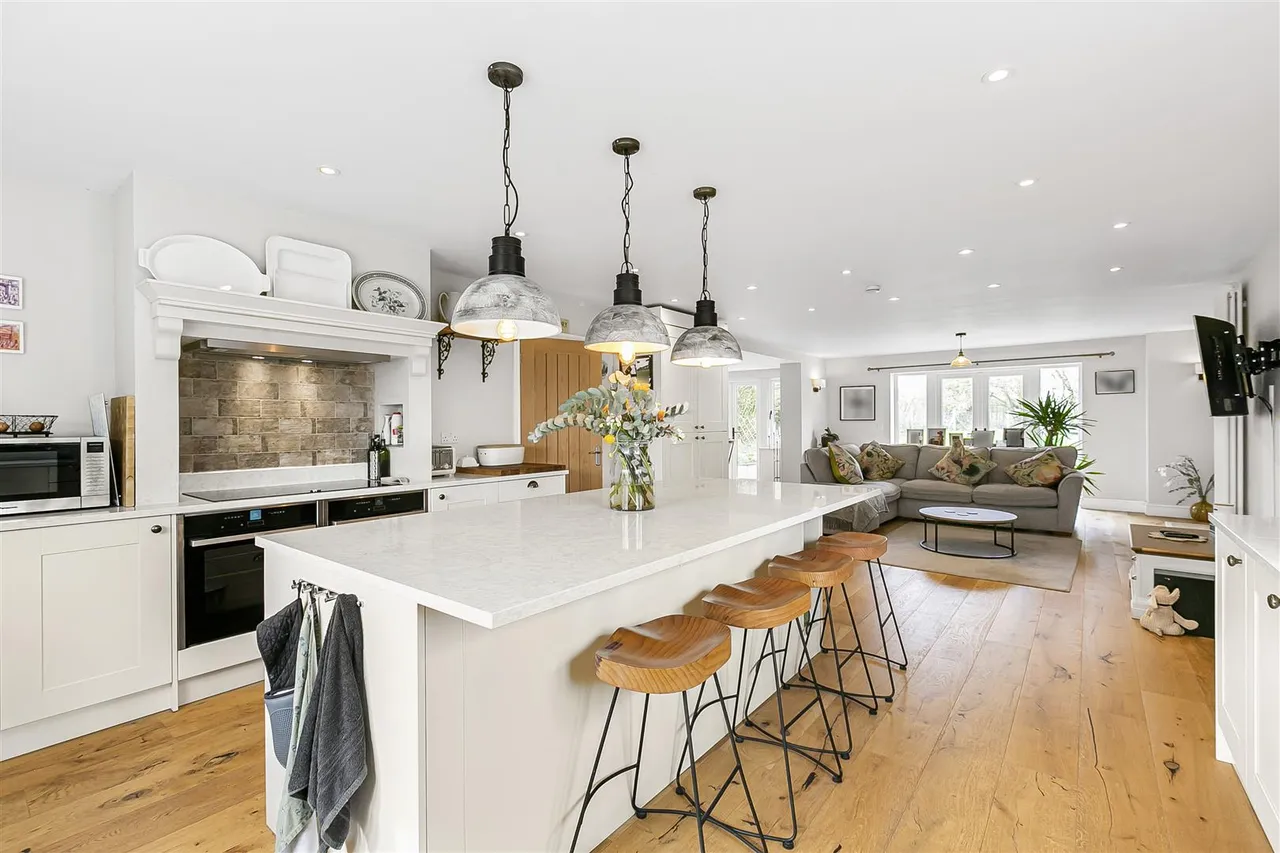 Langley Lower Green, CB11, photo 7
