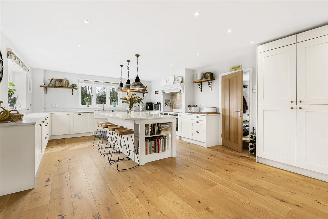 Langley Lower Green, CB11, photo 2