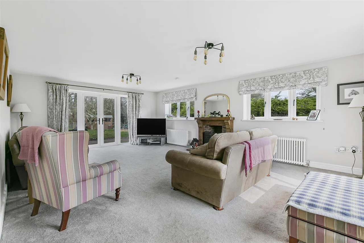 Langley Lower Green, CB11, photo 8