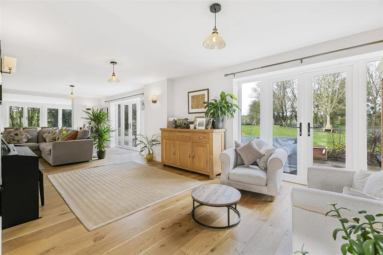 Langley Lower Green, CB11, photo 4