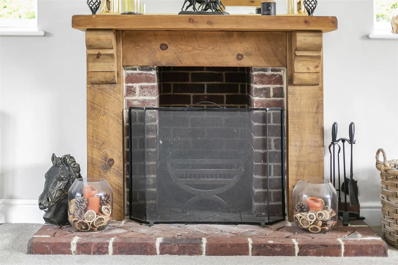 Langley Lower Green, CB11, photo 10