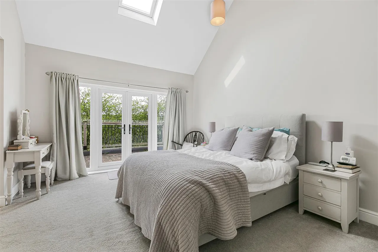 Langley Lower Green, CB11, photo 13