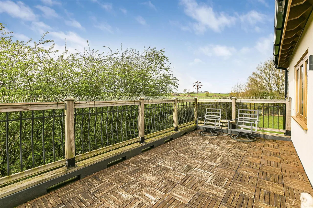 Langley Lower Green, CB11, photo 16
