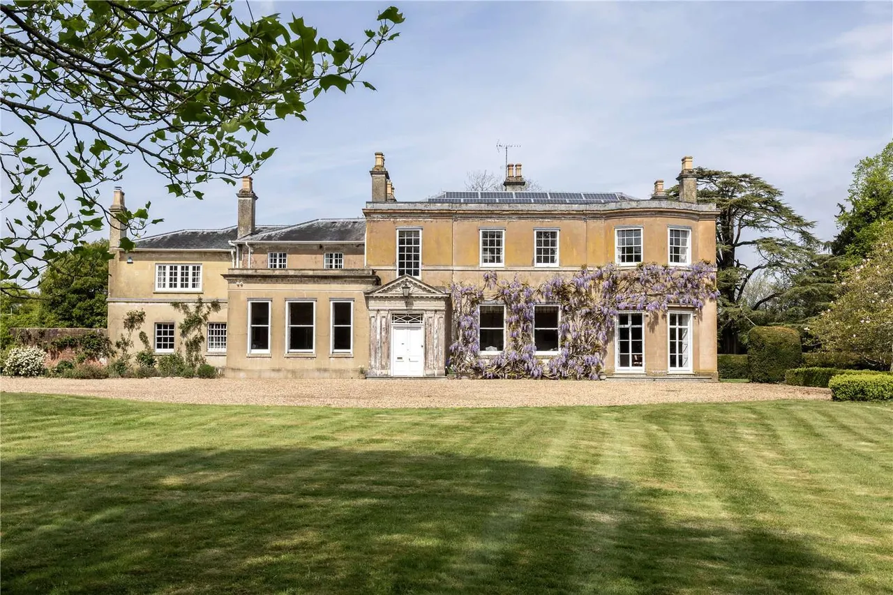 8 bed house for sale — Bentley, Farnham, Surrey, GU10 5HZ