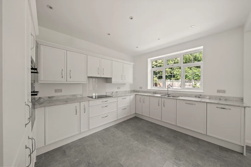 Dorling Drive, Epsom KT17 3BH, photo 9