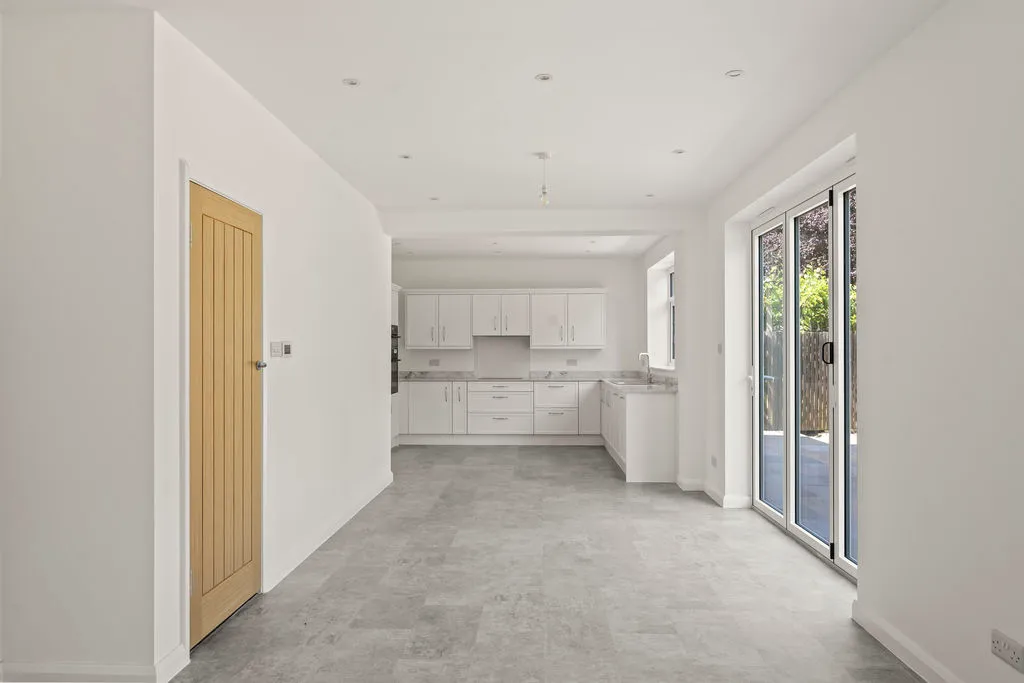 Dorling Drive, Epsom KT17 3BH, photo 6