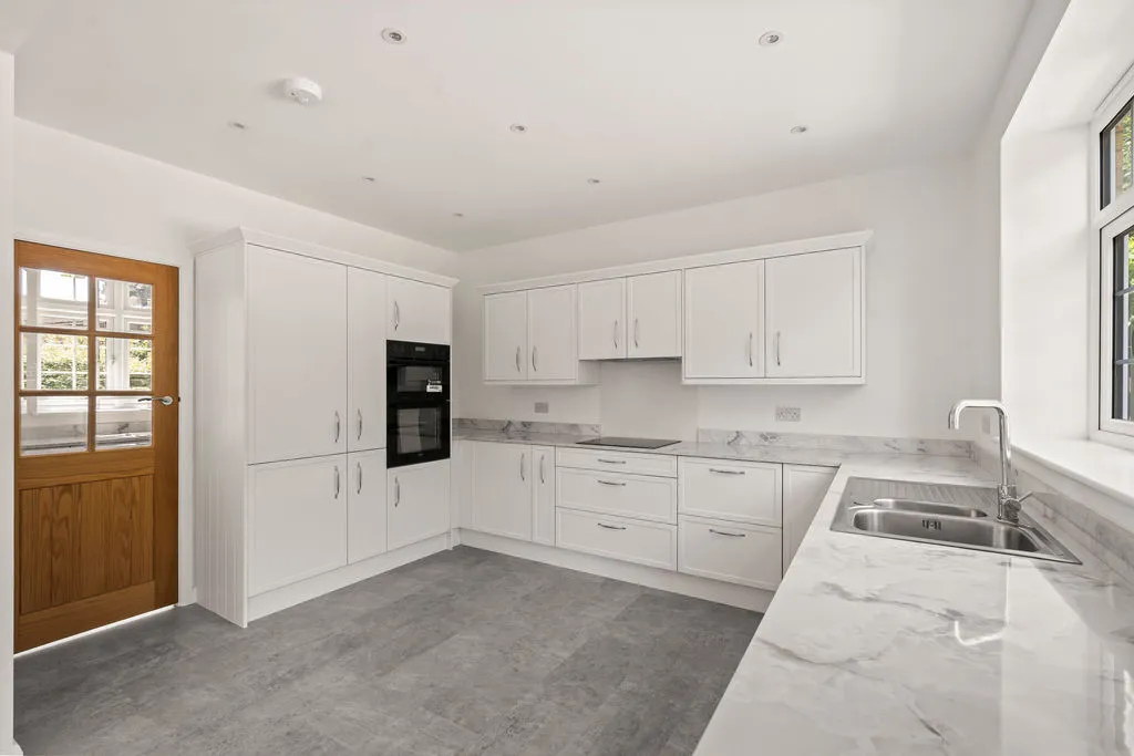 Dorling Drive, Epsom KT17 3BH, photo 7