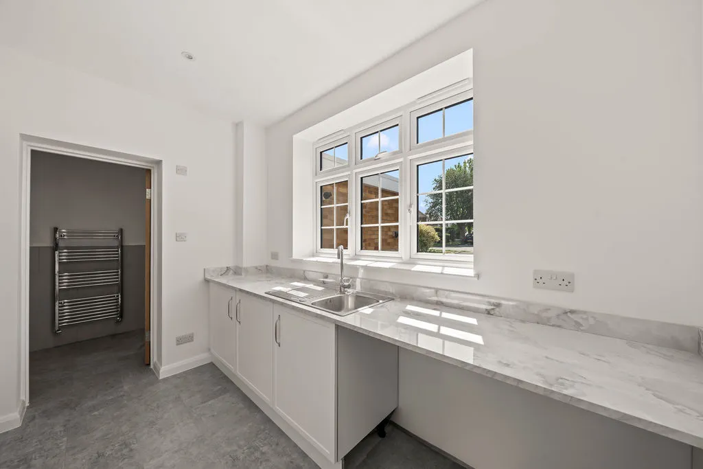 Dorling Drive, Epsom KT17 3BH, photo 10