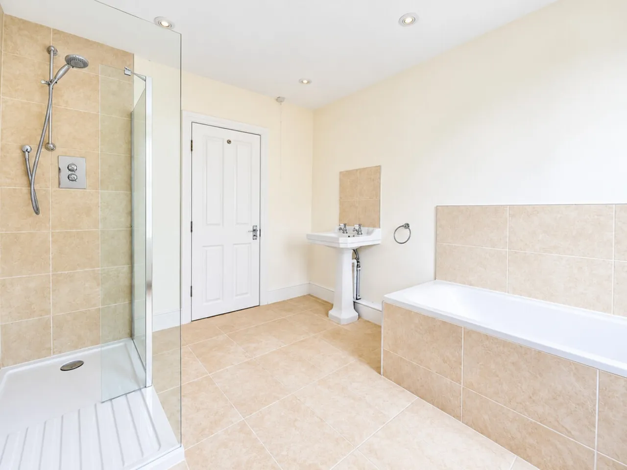 Albert Road, South Woodford, E18, photo 14