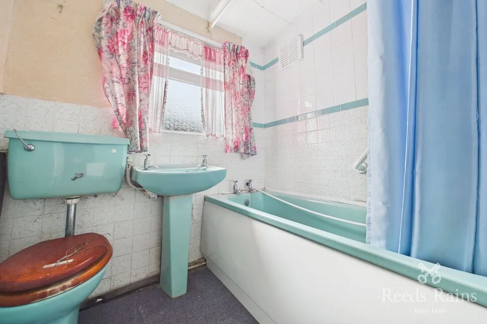 Sandringham Road, Hyde, SK14, photo 5
