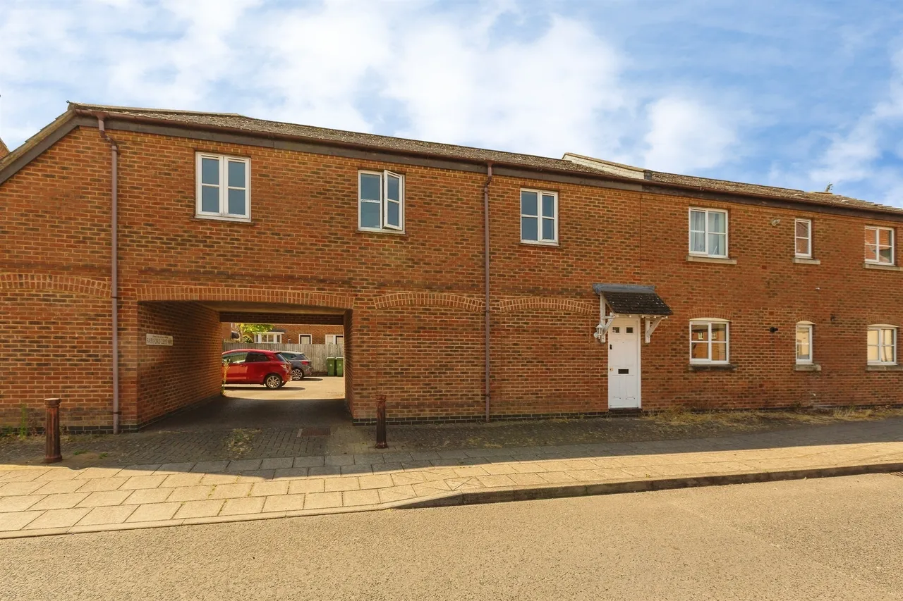 1 bed house for sale — Fairford Leys Way, Aylesbury