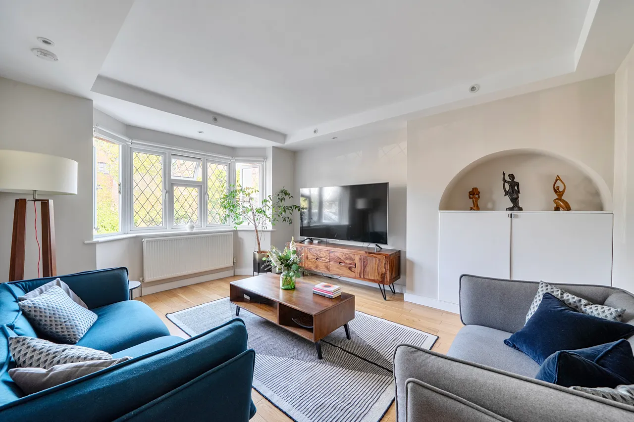 54 Waddington Way, London, photo 2