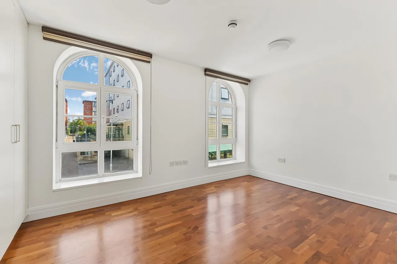 Baptist Court, Brentford, TW8, photo 6