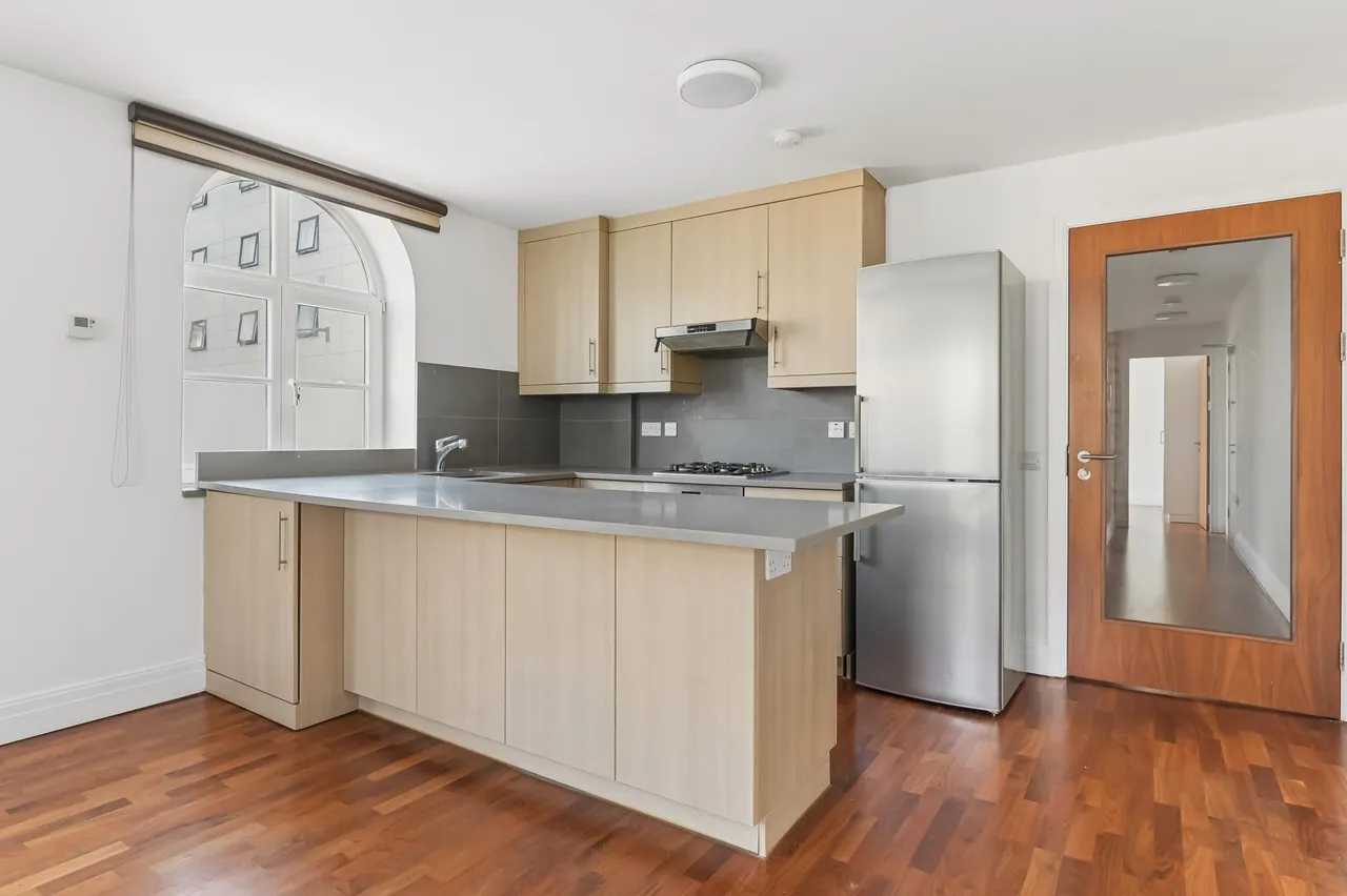 Baptist Court, Brentford, TW8, photo 4