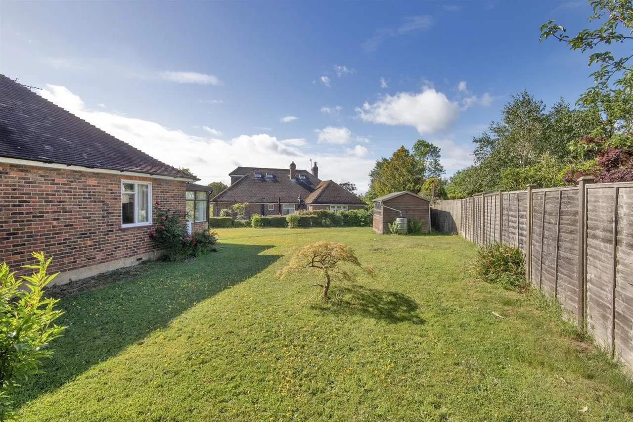 Elmfield Close, Weald, photo 2