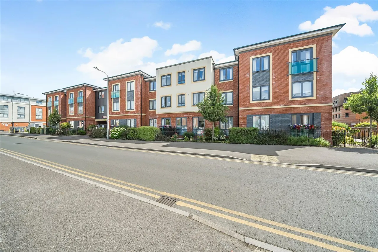 1 bed flat for sale, West Street, Newbury, RG14