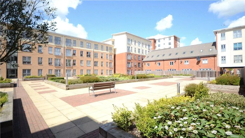 2 bed flat to rent — Battle Square, Reading, Berkshire, RG30 1DU